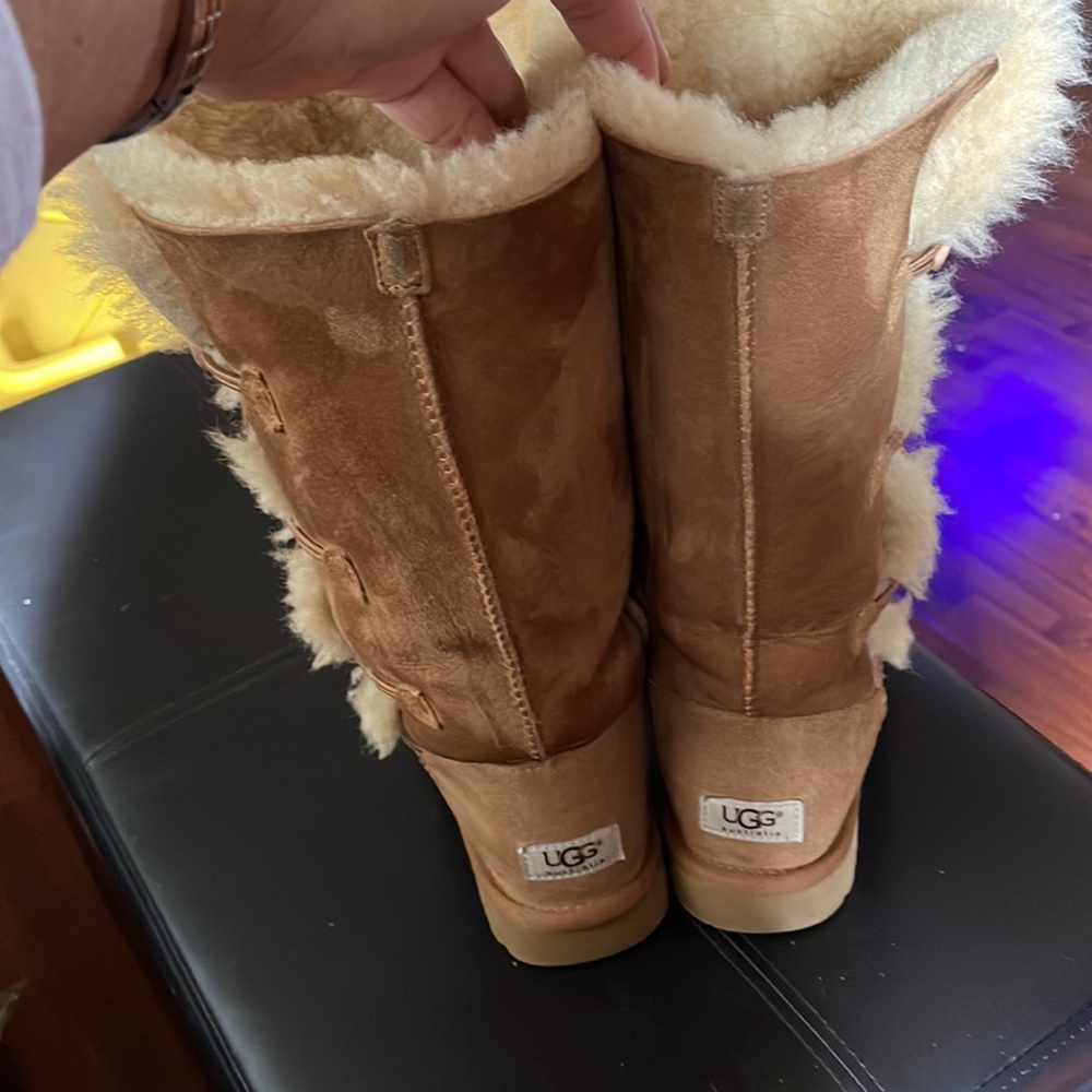 Ugg - Picture 8 of 9